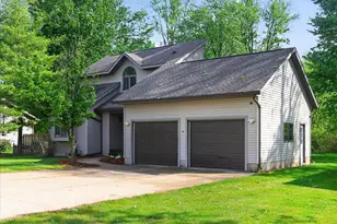 869 Beech St, Lake Odessa, MI 48849 - Photo 4