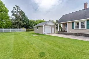817 Oak St, Manistee, MI 49660 - Photo 30