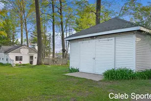 1983 Wolf Lake Dr, Baldwin, MI 49304 - Photo 4