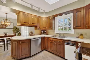 2757 Leelanau Dr NE, Grand Rapids, MI 49525 - Photo 12