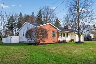 2757 Leelanau Dr NE, Grand Rapids, MI 49525 - Photo 2