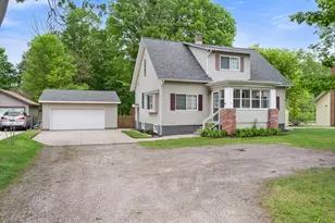715 3 Mile Rd NE, Grand Rapids, MI 49505 - Photo 2