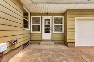 2620 Kraft Ave SE, Grand Rapids, MI 49546 - Photo 2