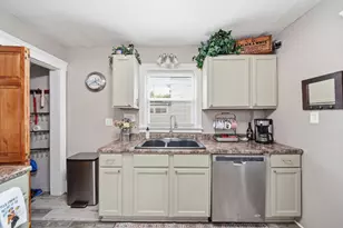1403 Lansing Ave, Jackson, MI 49202 - Photo 12
