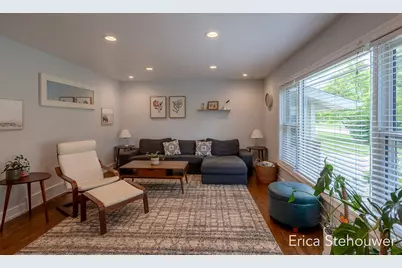 146 Sunnyview Drive SW, Grandville, MI 49418 - Photo 2
