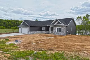 70055 Ashley Dr, Edwardsburg, MI 49112 - Photo 16