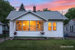 2129 Emerald Ave NE, Grand Rapids, MI 49505 - Photo 1