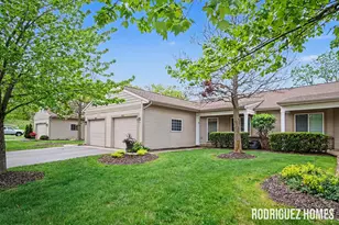 2621 Cascade Pl Dr SE, Grand Rapids, MI 49546 - Photo 2