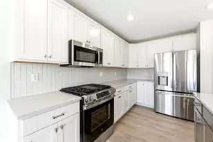 914 Indiana Ave, South Haven, MI 49090 - Photo 4