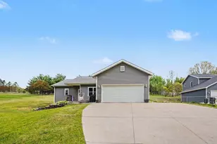 31800 Pine Ridge Cir, Lawton, MI 49065 - Photo 2