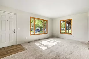 146 Lois Dr, Battle Creek, MI 49015 - Photo 2