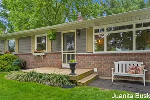 3033 New Holland St, Hudsonville, MI 49426 - Photo 2