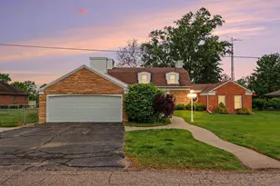 140 Meadowwood Ct, Decatur, MI 49045 - Photo 2