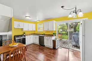 5811 Cranston St, Portage, MI 49002 - Photo 4