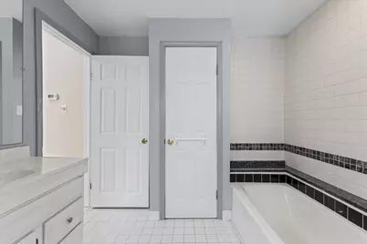 1049 Collier Road, Auburn Hills, MI 48326 - Photo 12
