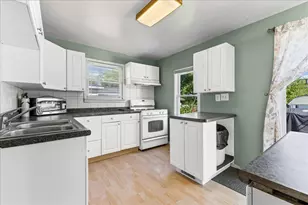 1049 Collier Rd, Auburn Hills, MI 48326 - Photo 14