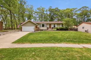 2433 Glen Valley Dr NW, Grand Rapids, MI 49544 - Photo 2