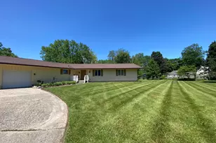 555 Foreman St SE, Lowell, MI 49331 - Photo 4