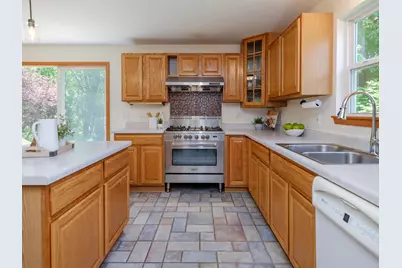 1042 Hunter Ridge, Battle Creek, MI 49017 - Photo 10