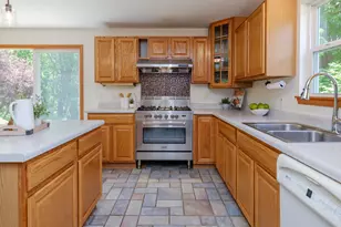 1042 Hunter Ridge, Battle Creek, MI 49017 - Photo 10