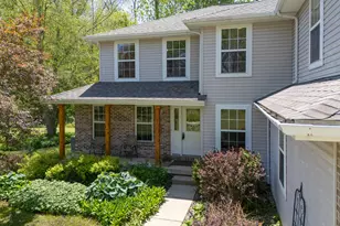 1042 Hunter Ridge, Battle Creek, MI 49017 - Photo 4