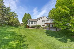 2009 Bryceway Ct NE, Grand Rapids, MI 49505 - Photo 20
