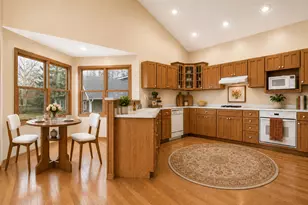 9895 Lakeview Dr, Berrien Springs, MI 49103 - Photo 8