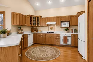 9895 Lakeview Dr, Berrien Springs, MI 49103 - Photo 10