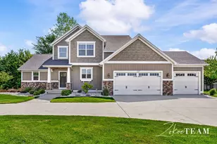 1922 Stratford Ln NW, Walker, MI 49534 - Photo 2