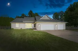 22401 Happy Dr, Cassopolis, MI 49031 - Photo 2