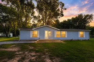 54598 Park Ln, Eau Claire, MI 49111 - Photo 2