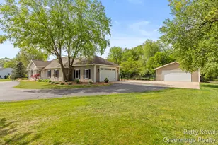 4454 Foxmoor Ct, Middleville, MI 49333 - Photo 4