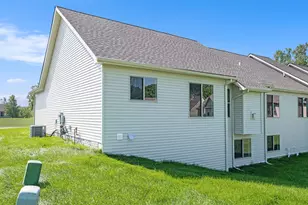 5391 Swan Dr, Burton, MI 48509 - Photo 8