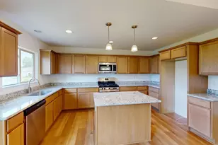 5391 Swan Dr, Burton, MI 48509 - Photo 18