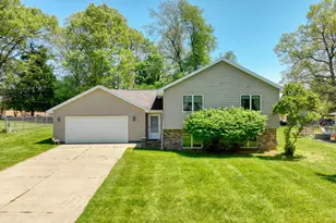 475 Greenbriar Pl, Jonesville, MI 49250 - Photo 1