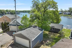 1304 N Eagle Lake Dr, Kalamazoo, MI 49009 - Photo 2