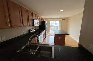 3202 Camden Dr, Troy, MI 48084 - Photo 4