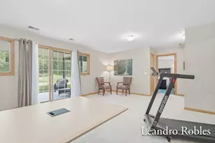 2027 Krislin Dr NE, Grand Rapids, MI 49505 - Photo 44