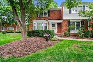 7 Barbour Ln, Bloomfield Hills, MI 48304 - Photo 2