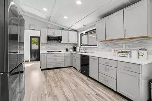 906 Mitchell St, Ludington, MI 49431 - Photo 12
