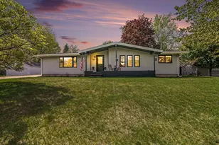 906 Mitchell St, Ludington, MI 49431 - Photo 6