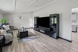 906 Mitchell St, Ludington, MI 49431 - Photo 24