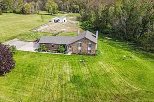 2536 W Coon Lake Rd, Howell, MI 48843 - Photo 2