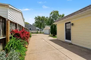 330 N Riverview Dr, Kalamazoo, MI 49004 - Photo 22