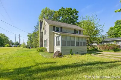 425 W Cherry Street, Wayland, MI 49348 - Photo 2
