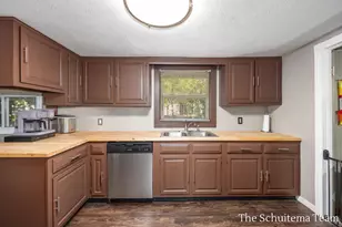 425 W Cherry St, Wayland, MI 49348 - Photo 4
