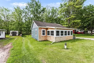 588 Pleasant Dr, Gregory, MI 48137 - Photo 2