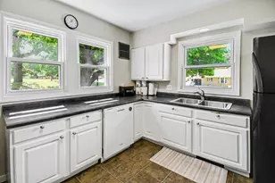 2005 Brandon Dr NW, Grand Rapids, MI 49504 - Photo 14