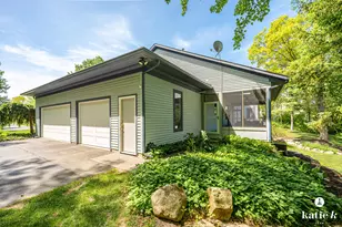 1055 Bradford Hollow Ln NE, Grand Rapids, MI 49525 - Photo 4