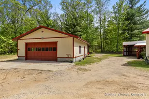 7838 E 80th St, Howard City, MI 49329 - Photo 4